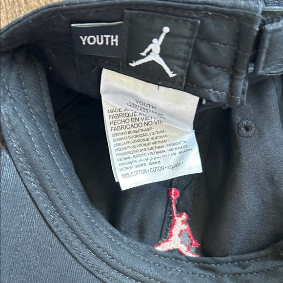 Jordan Black Cap with Red Emblem - Picture 4 of 4